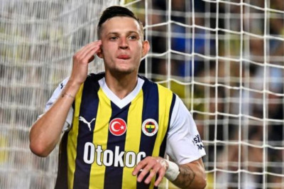 Fenerbahçe, Sebastian Szymanski'nin Sözleşmesini Revize Etmeye Hazırlanıyor