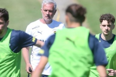 Fenerbahçe'de Mourinho'dan revizyon kararı! Faturayı 5 futbolcuya kesti...