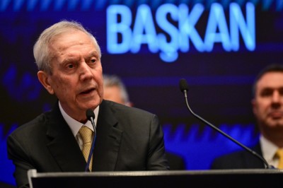 Aziz Yıldırım kararını verdi: Ya bizim şartlarımıza gelirsiniz ya da biz bu transferden çekiliriz