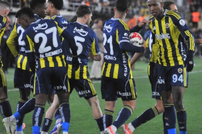 Fenerbahçe'nin yıldız ismine Süper Lig'den talip çıktı!